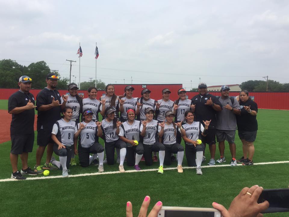 lady mavericks 2017 bi district champions.jpg